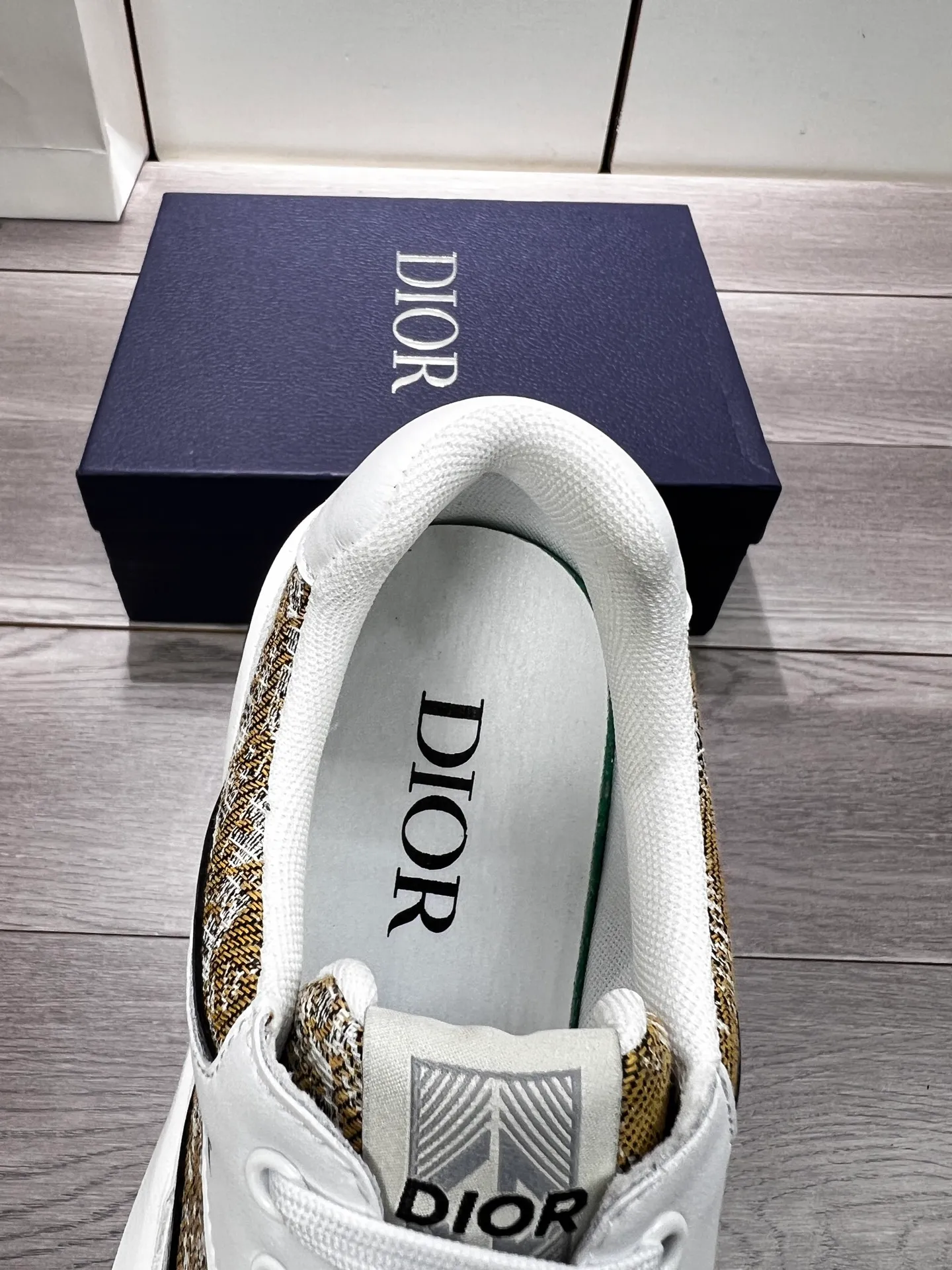 Factory price: 440💰Dior official website new style🎁🎁fashionable casual men's shoes👟, popular style💥simple and elegant version, exclusive for trendy men. Unique official website latest brand elements 👑original decoration, fashionable and generous, imported first-layer cowhide with original fabric✅breathable mesh lining, official website designated wear-resistant casual outsole, counter classic model taken in kind🎬Four colors available, code 38-44. Can be customized 45 non-returnable